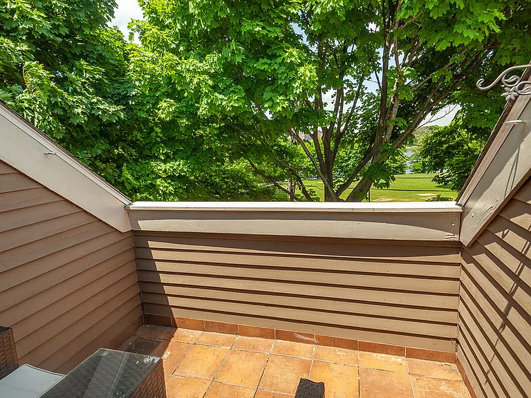 129 Governor Winthrop Rd — Photo 26