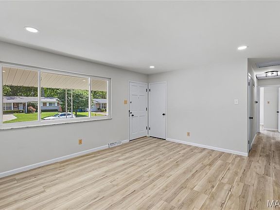 4th image of 12 Hammes Dr