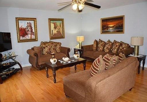 4th image of 1442 Hyde Park Ave #1442
