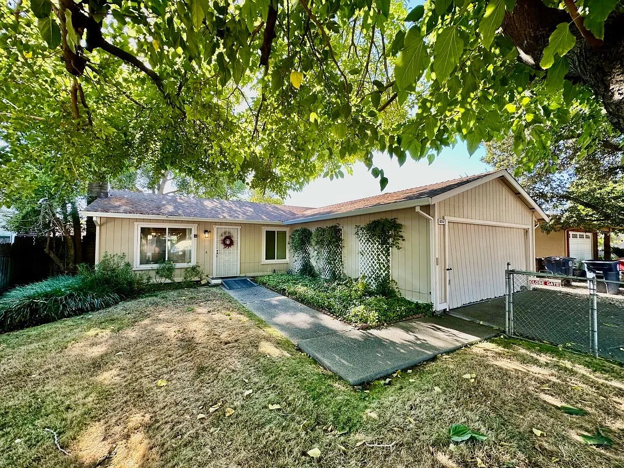 8252 Summerplace Dr photo 1