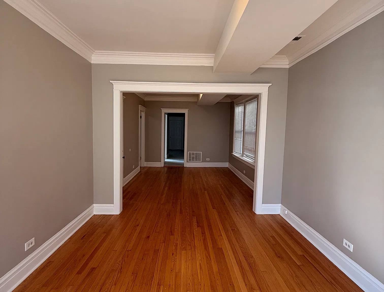 3 bed, 990 sqft, $1,700 — Photo 1