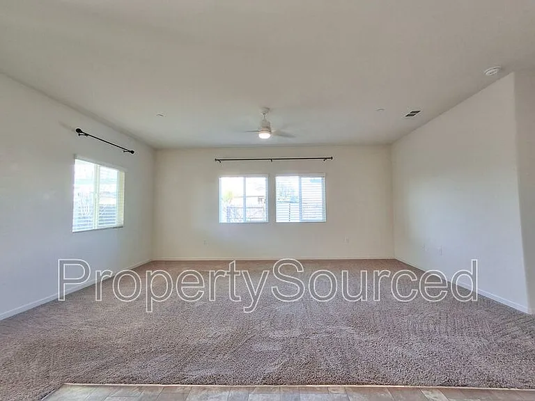 2687 Taft Ave — Photo 15