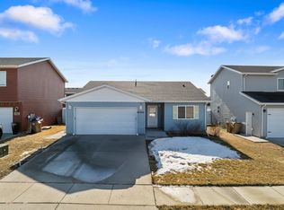 3409 Harvest Hills Ave NW, Minot, ND 58703