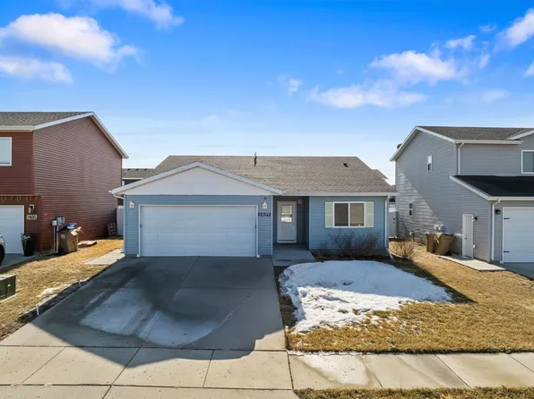 3409 Harvest Hills Ave NW, Minot, ND 58703