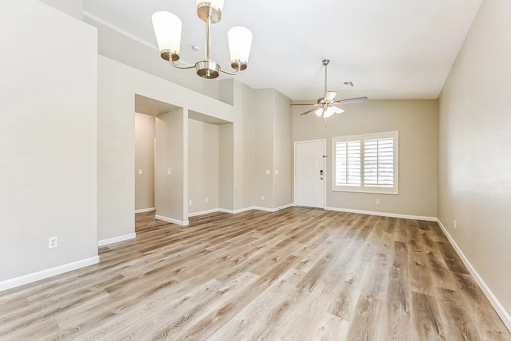 3 bed, 2.0 bath, 1264 sqft, $2,260 — Photo 4