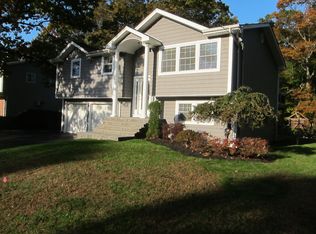 50 Oakwood Hills Dr, East Islip, NY 11730