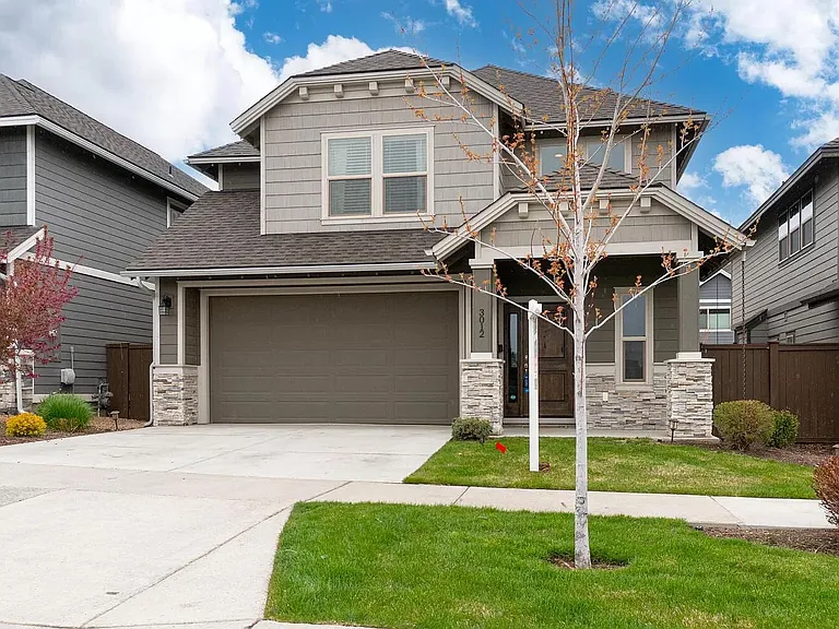3012 NE Flagstone Ave — Photo 1