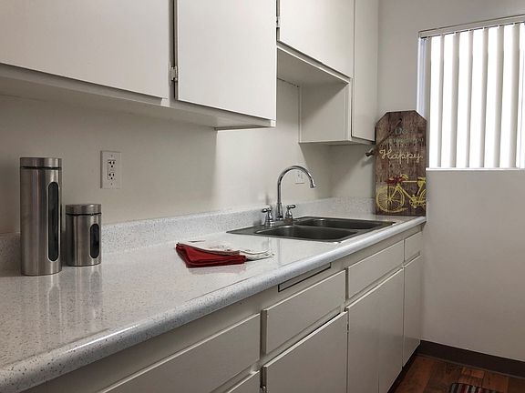 4th image of 333 Wisconsin Ave Unit 1