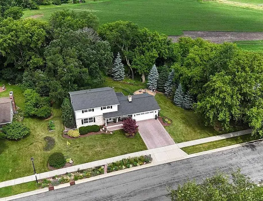 900 Woodview Dr
