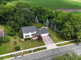 900 Woodview Dr, Sun Prairie, WI 53590