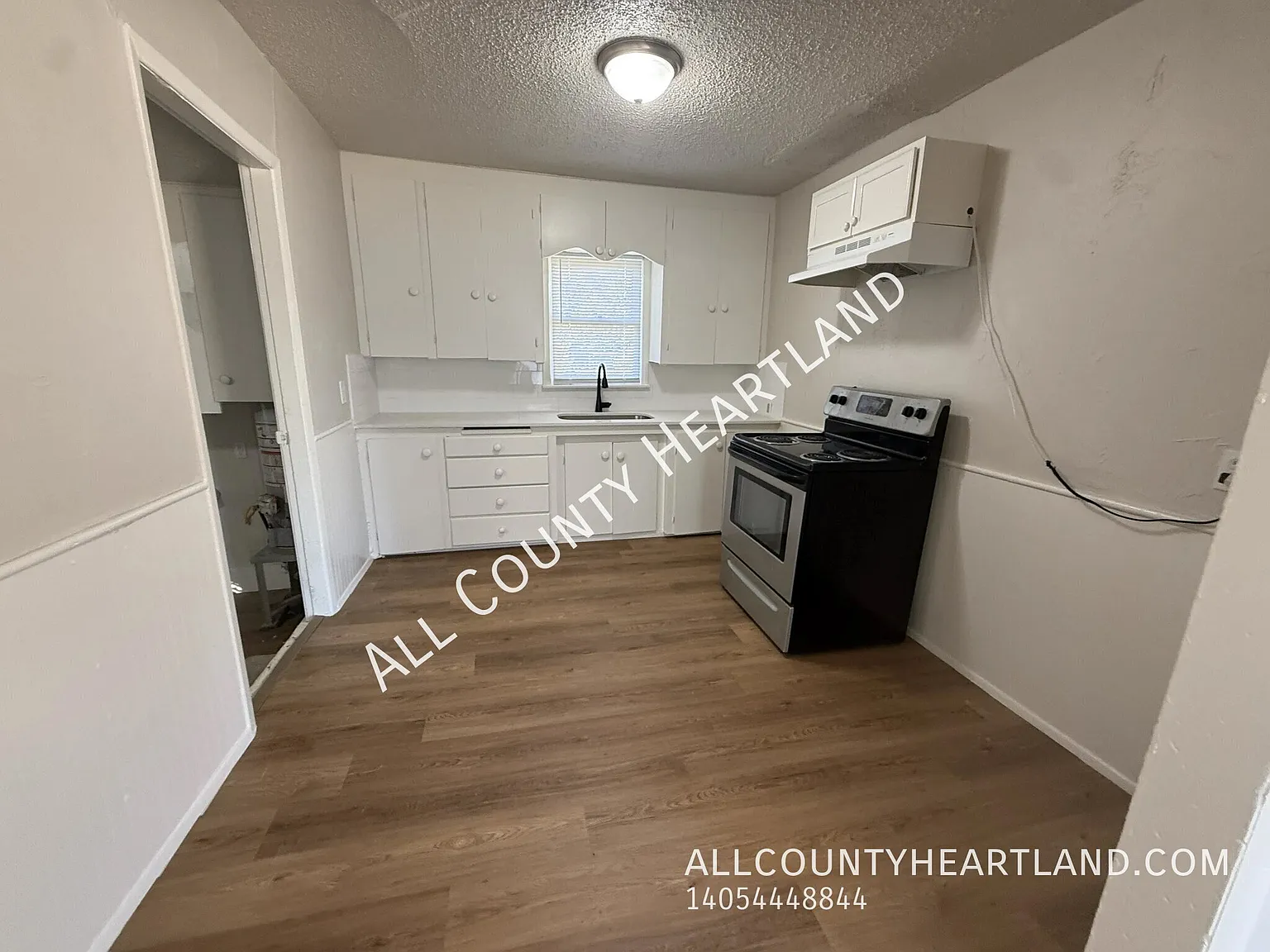 Fall Move In Special $550 Off First Months Rent! — Photo 3