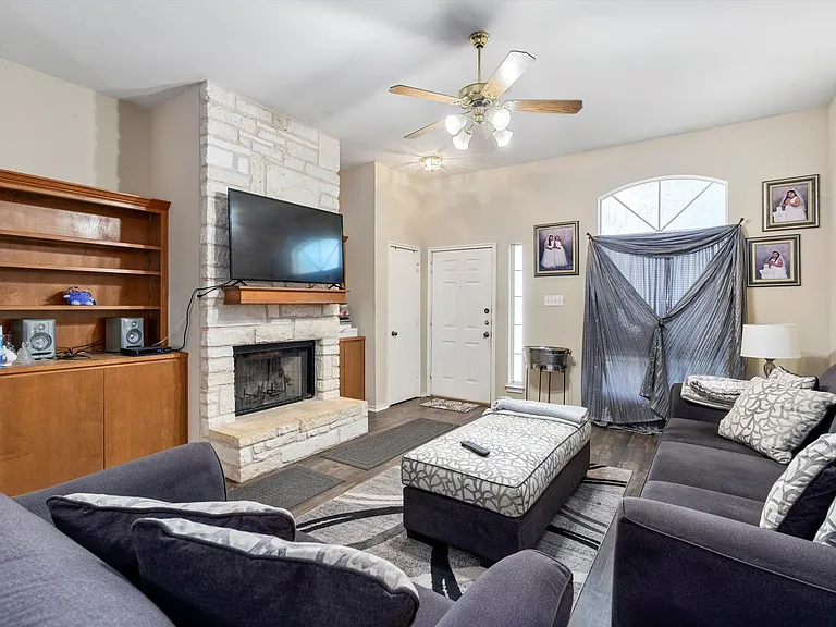 707 Broken Bow Dr — Photo 3