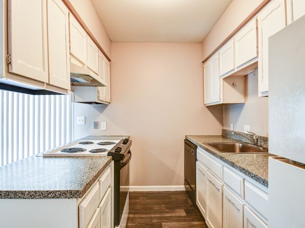 2095 Valley Greene Dr #1