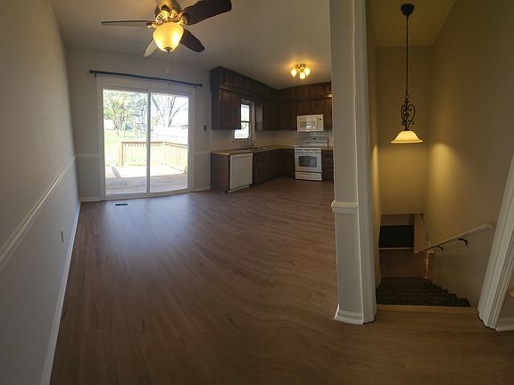 Dining & Kitchen, Basement stairs