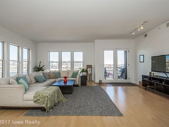 3rd image of 118 Water St APT 323