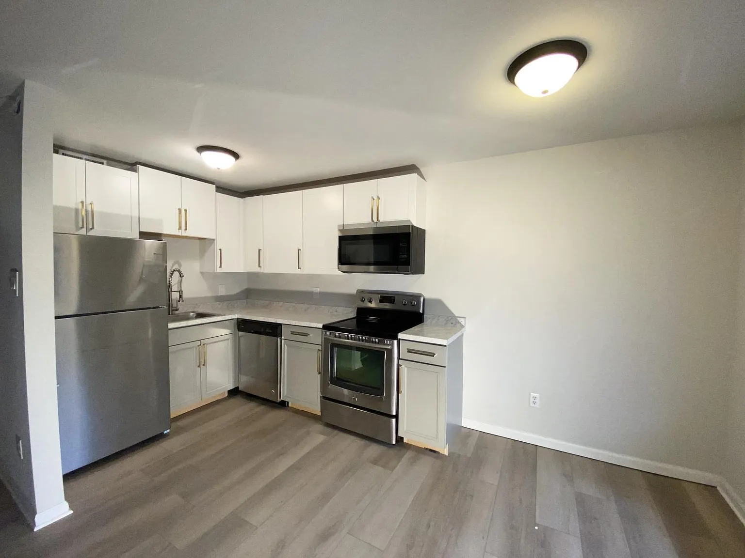 2 bed, 900 sqft, $1,450 — Photo 1