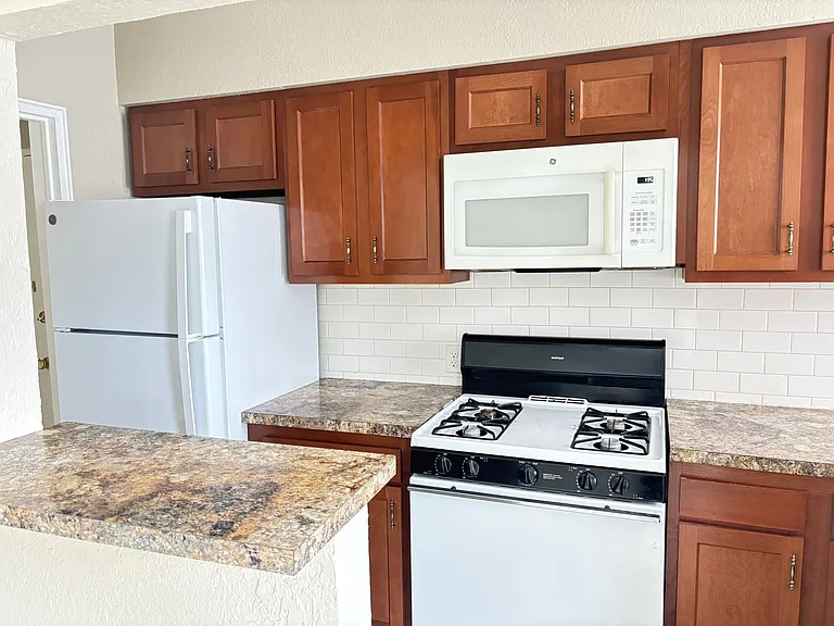 Hoagland Apartments — Photo 2