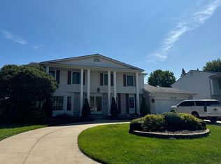39300 Twenlow Dr, Clinton Township, MI 48038