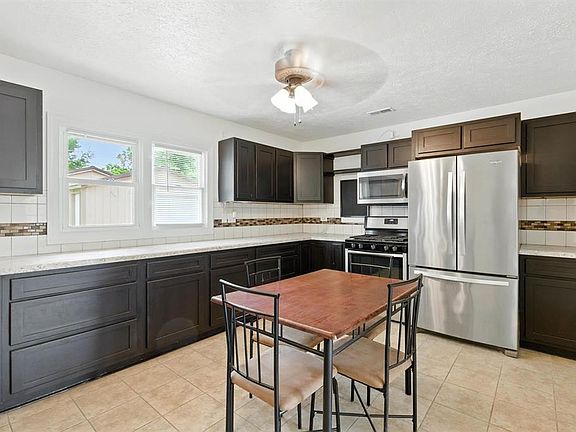 4th image of 615 Fargo St