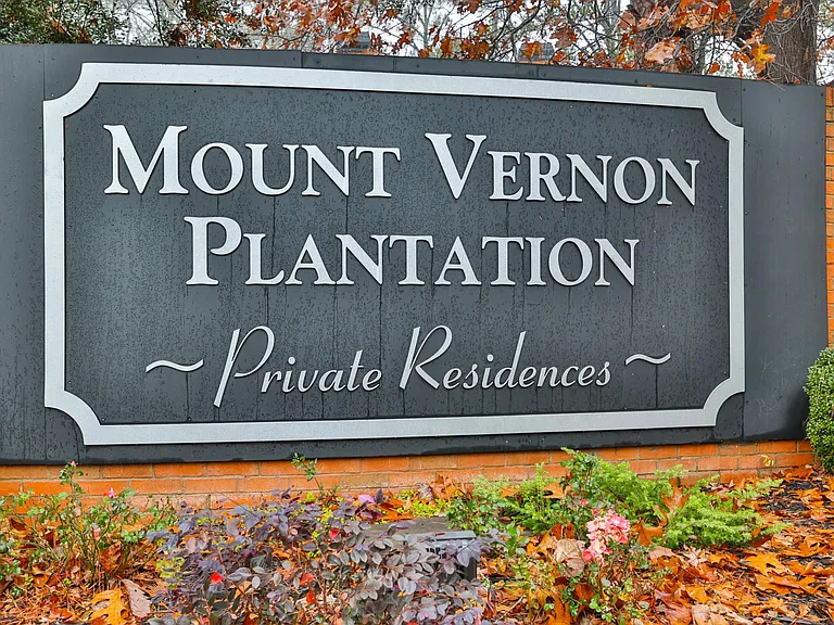 55 Mount Vernon Cir — Photo 2