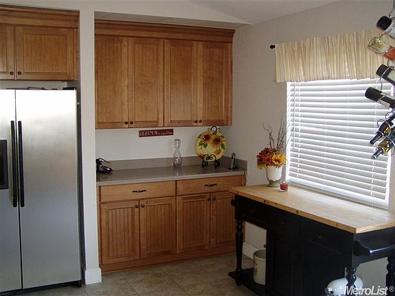 5th image of 1215 Toyon Cir