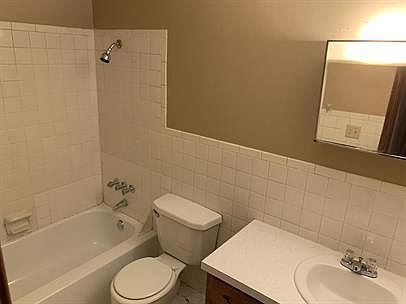 3rd image of 1007 Cedar St APT 4
