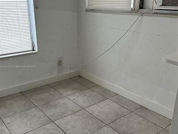5th image of 16031 NE 18th Pl #1B