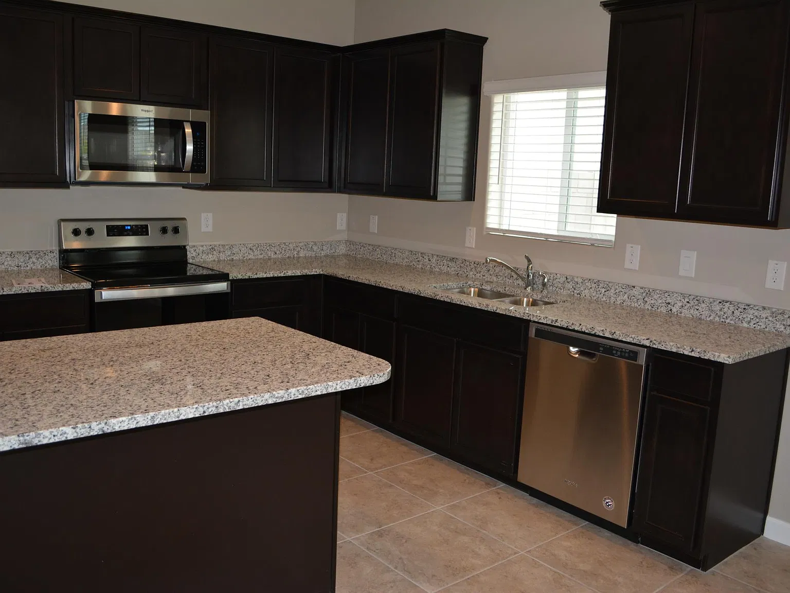 5 bed, 2245 sqft, $3,500 — Photo 2