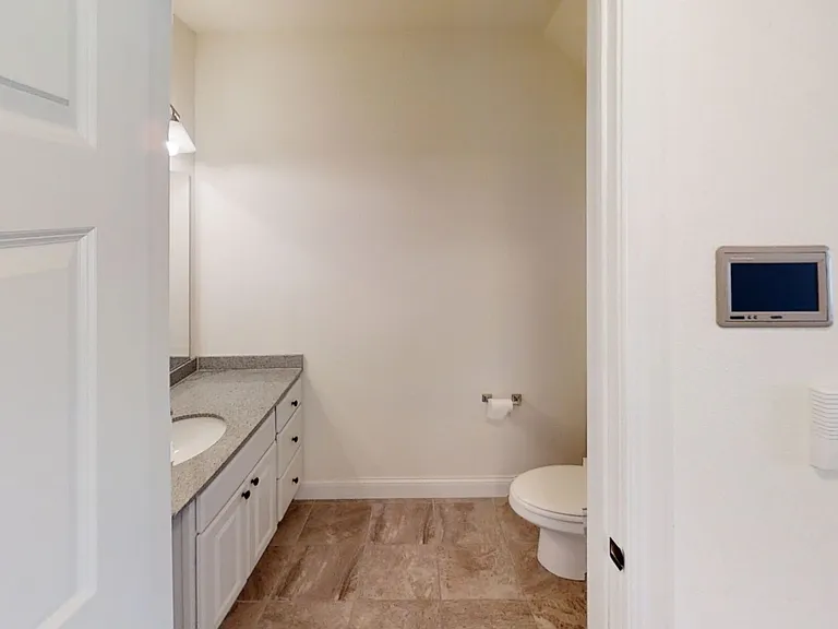 Delafield Woods Apartments — Photo 26