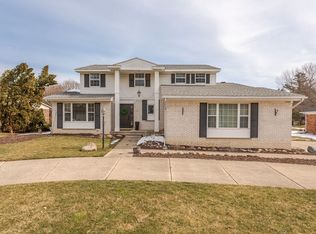 21880 Parklane St, Farmington, MI 48335