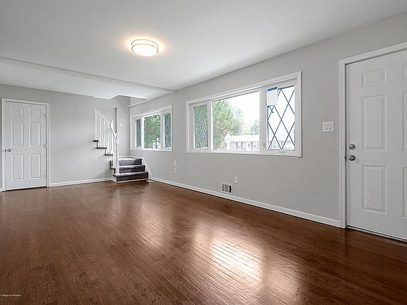 2nd image of 1106 Fairview Dr