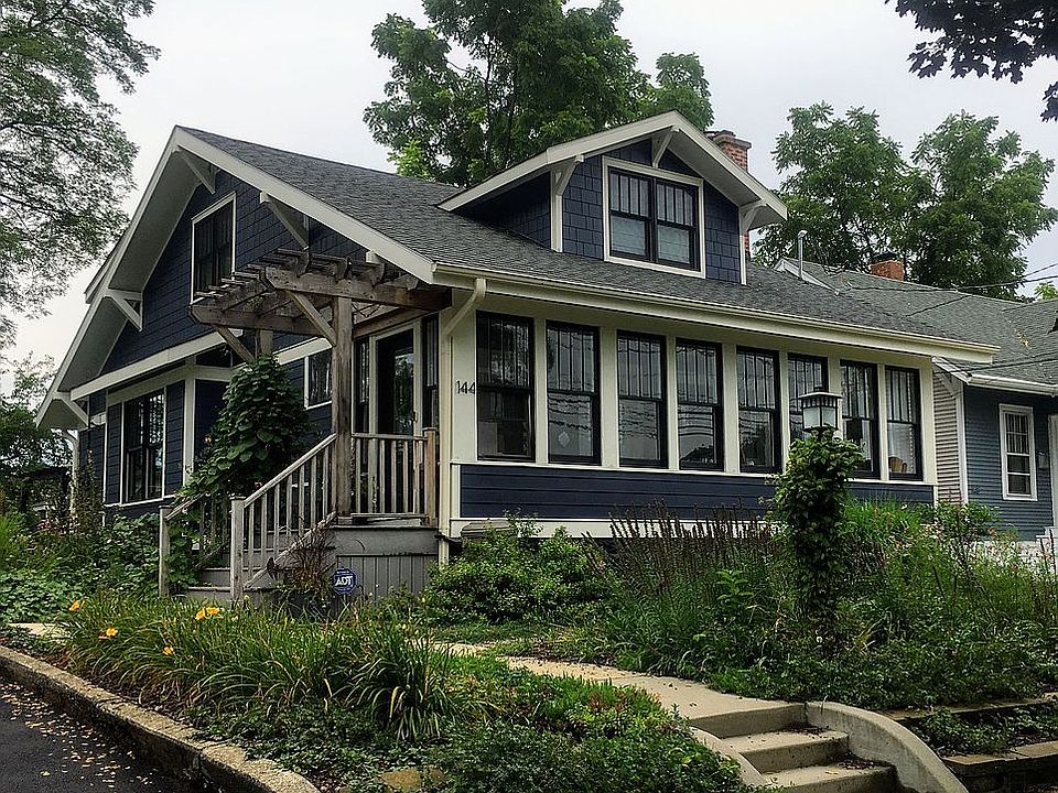 2nd image of 144 N Hager Ave
