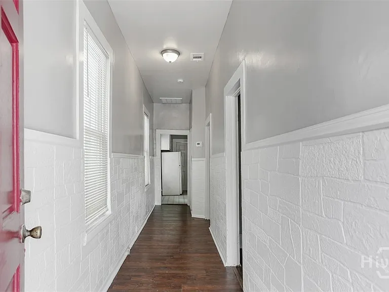 1023 W 37th St — Photo 8