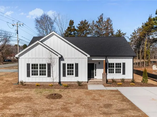 1002 Ivey Rd, Graham, NC 27253