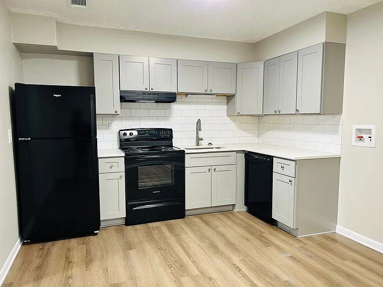 513 Toombs St — Photo 9