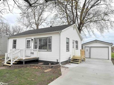 305 Cottage Grove Ave, West Burlington, IA, 52655
