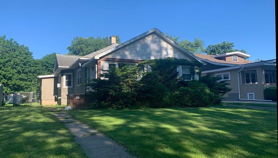 2nd image of 1045 Creve Coeur St
