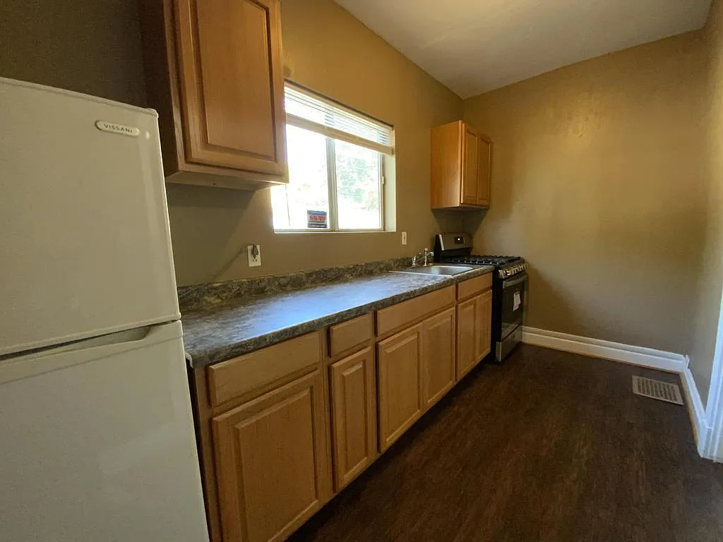 1709 Suburban Ave APT 1 photo 1