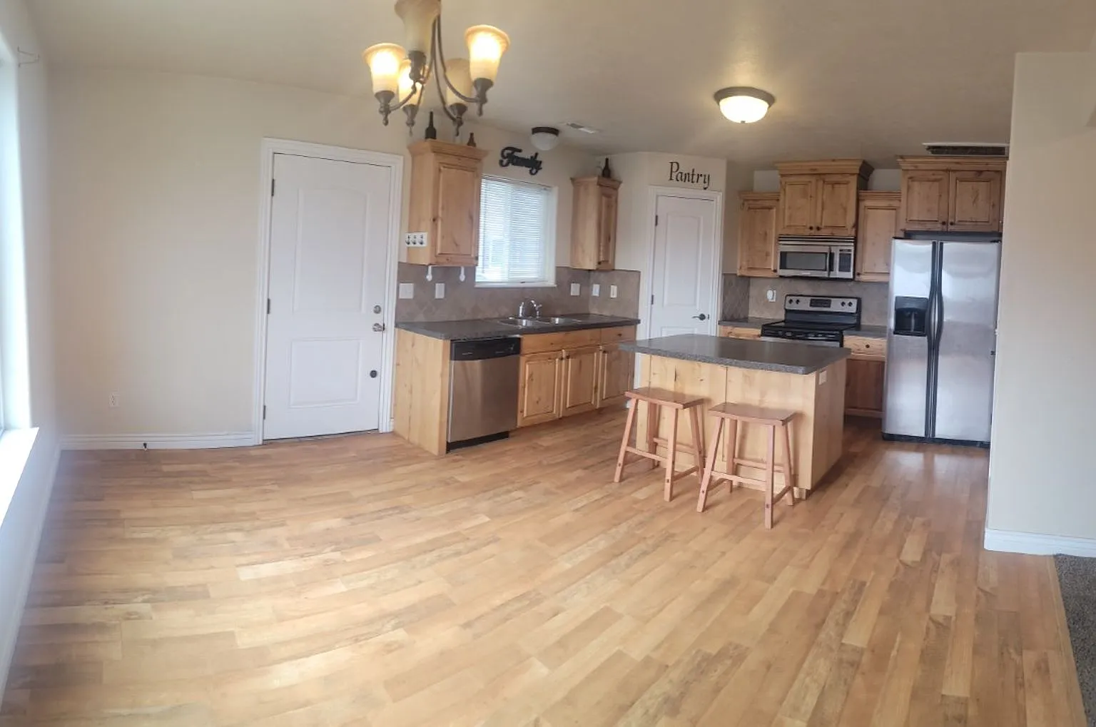 3 bed, 1.5 bath End Unit in The Meadows — Photo 4