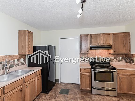 4th image of 13918 Villa Camino