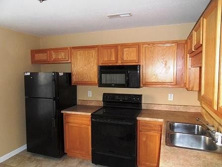 2nd image of 253 Executive Ave APT 2B