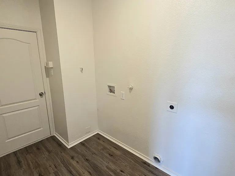1846 Reynolds St — Photo 20
