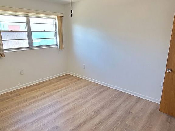 3rd image of 1264 Seminole Dr