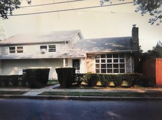 58 Bear St, Staten Island, NY 10304