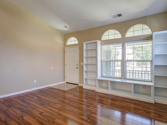 4th image of 831 Summer Dr
