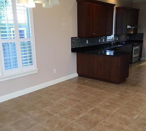 5th image of 739 6th Ave S