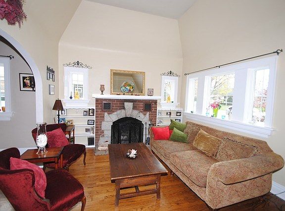 3rd image of 1827 Stratford Ave