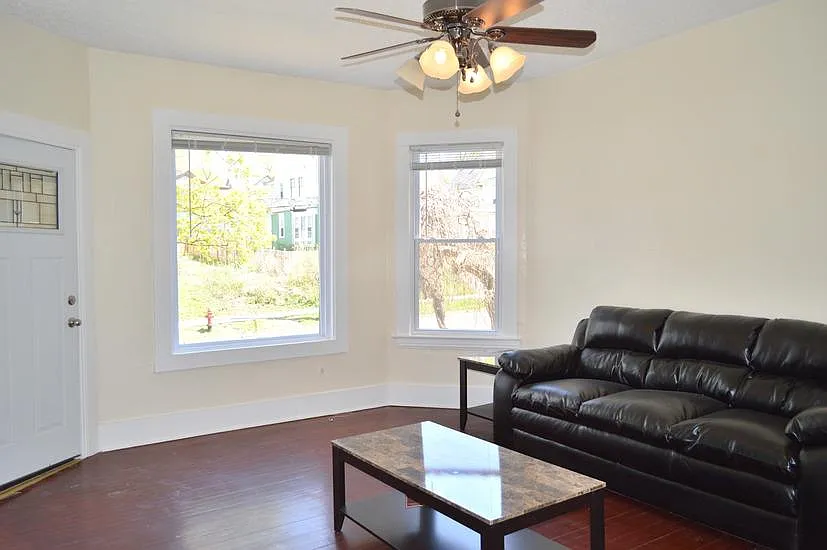 3 bed, $2,025 — Photo 2