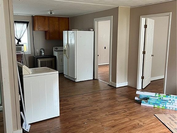 4th image of 408 1st St