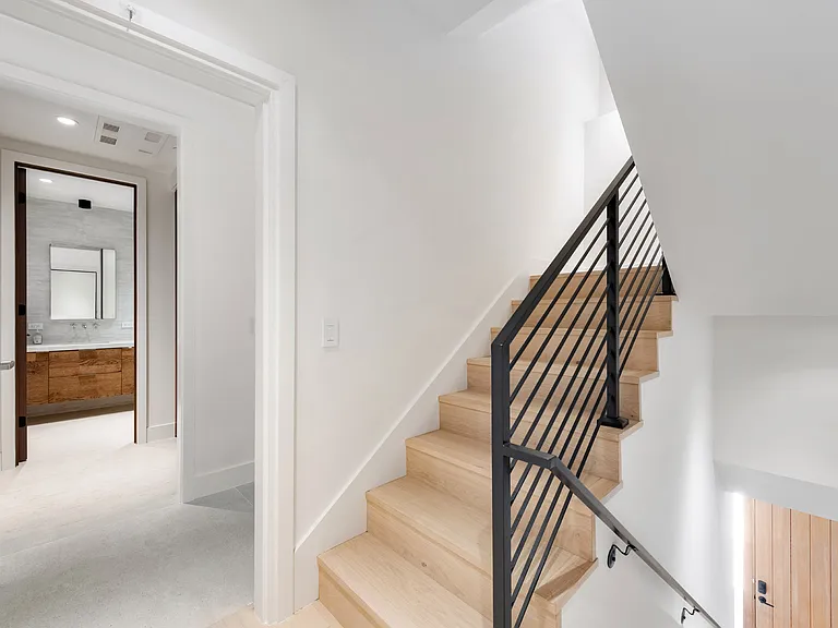 660 Carolina St — Photo 5